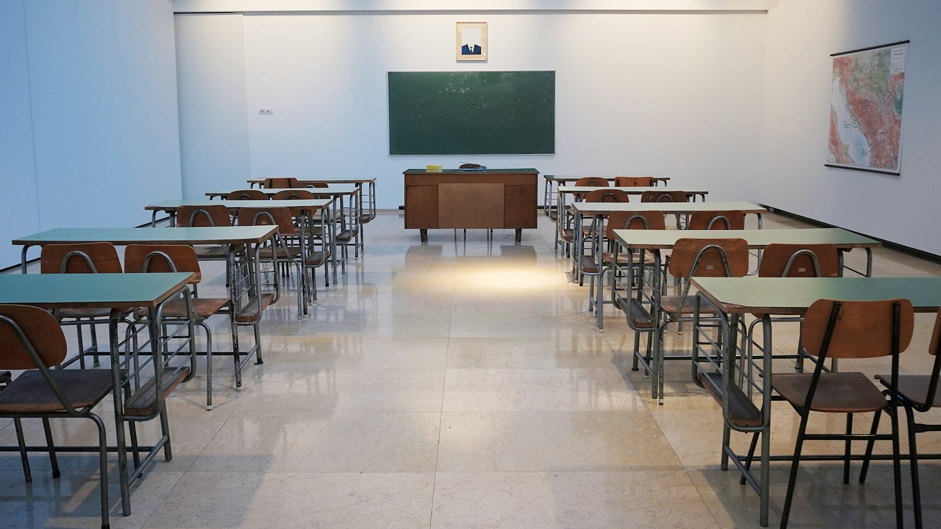 Salón de clases moderno
